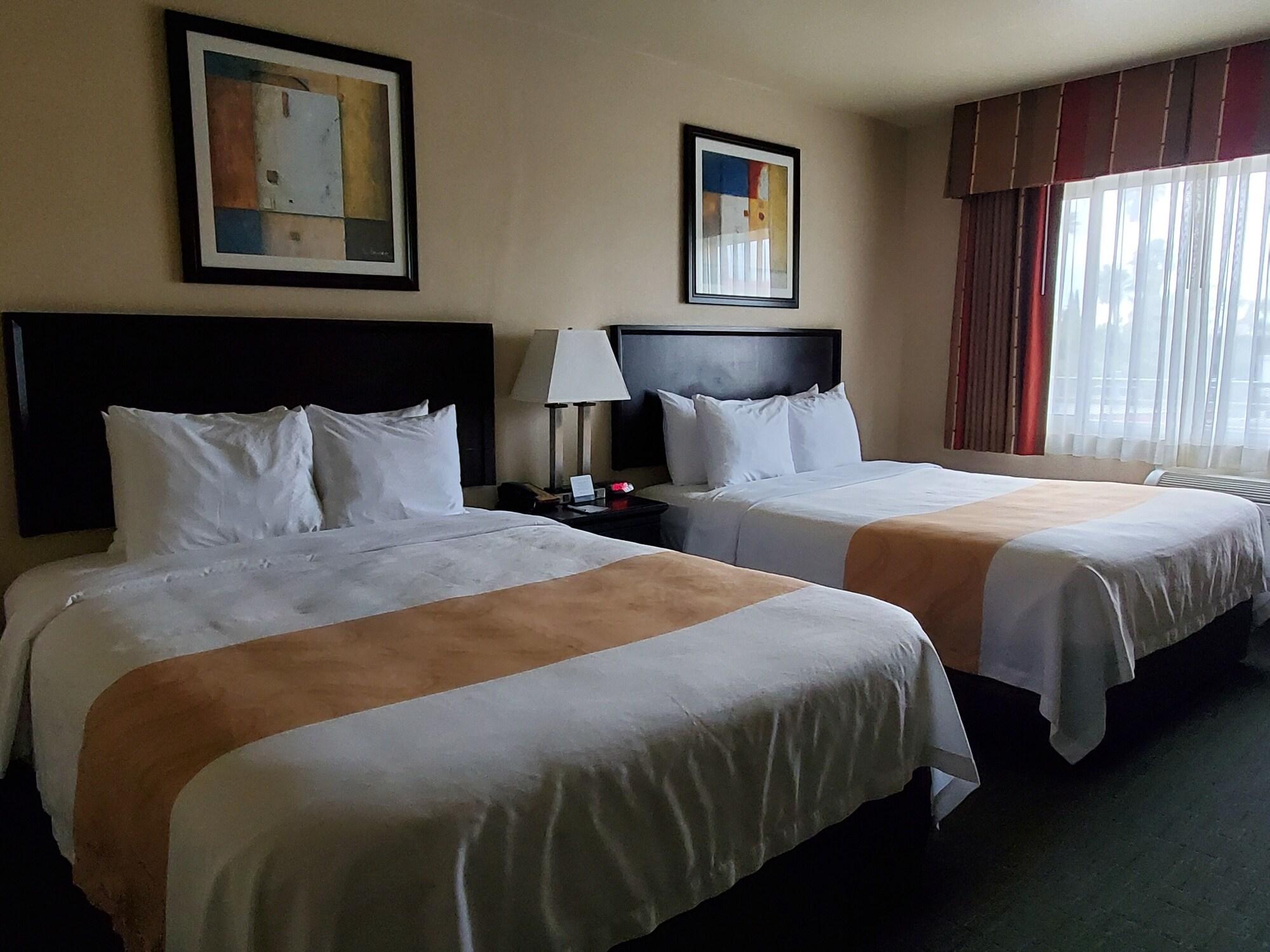 Quality Inn & Suites Anaheim At The Park Exterior foto
