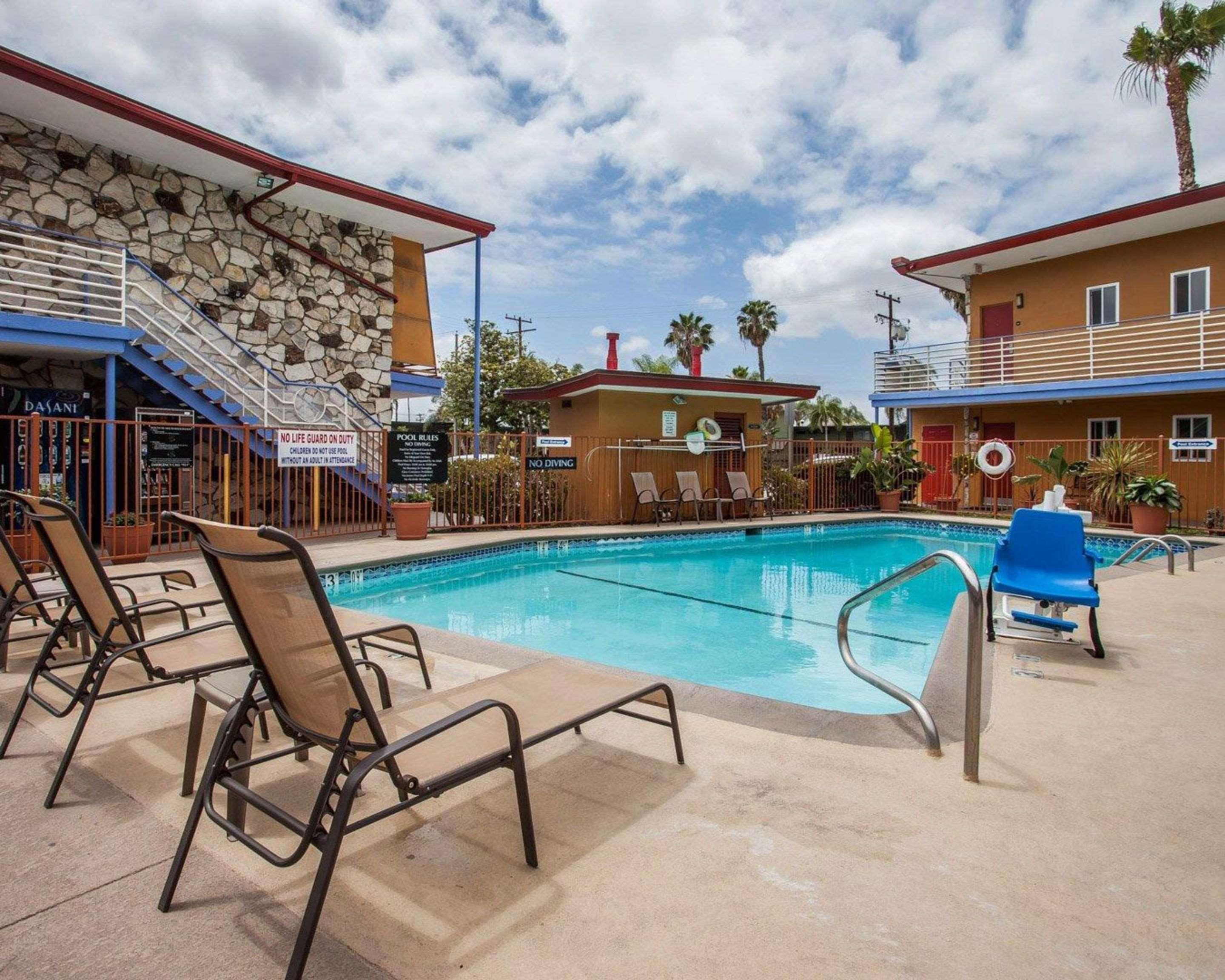 Quality Inn & Suites Anaheim At The Park Exterior foto