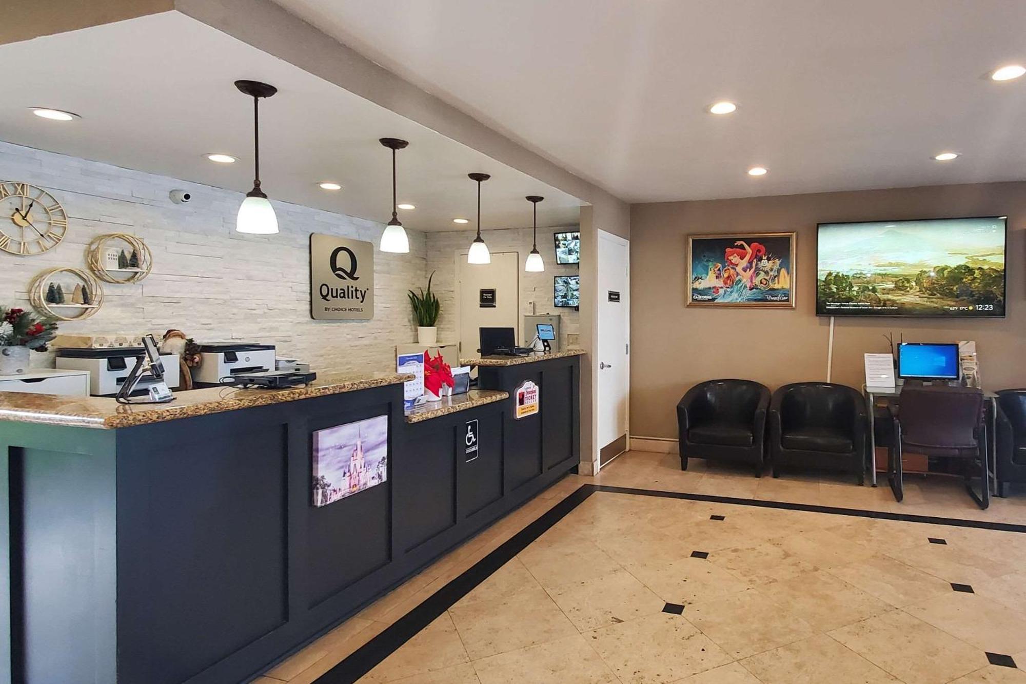 Quality Inn & Suites Anaheim At The Park Exterior foto
