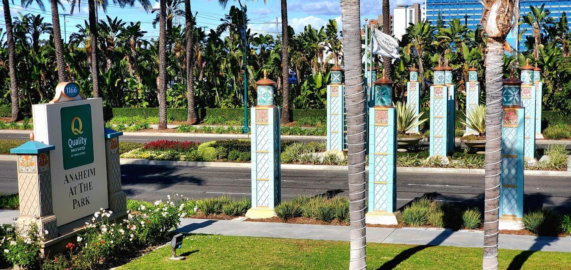 Quality Inn & Suites Anaheim At The Park Exterior foto