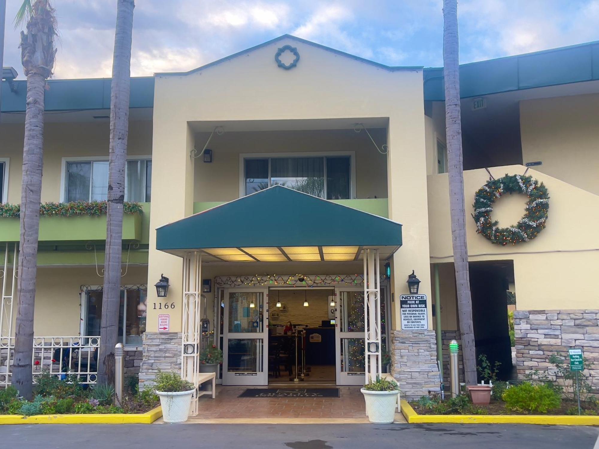 Quality Inn & Suites Anaheim At The Park Exterior foto